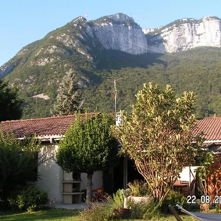 Les Champs Dores 3*