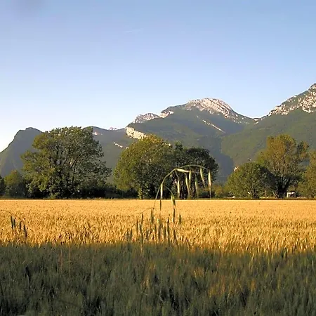 Les Champs Dores Bed & Breakfast 3*