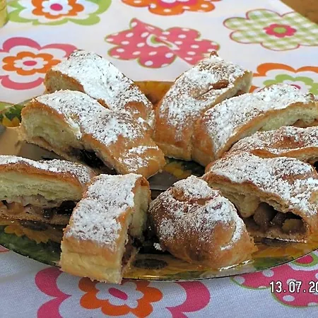 Les Champs Dores Bed & Breakfast 3*